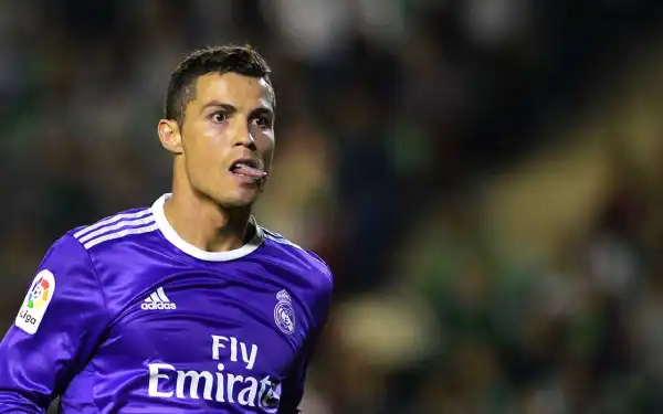 Ronaldo, Alves stars of today’s Champions League matches